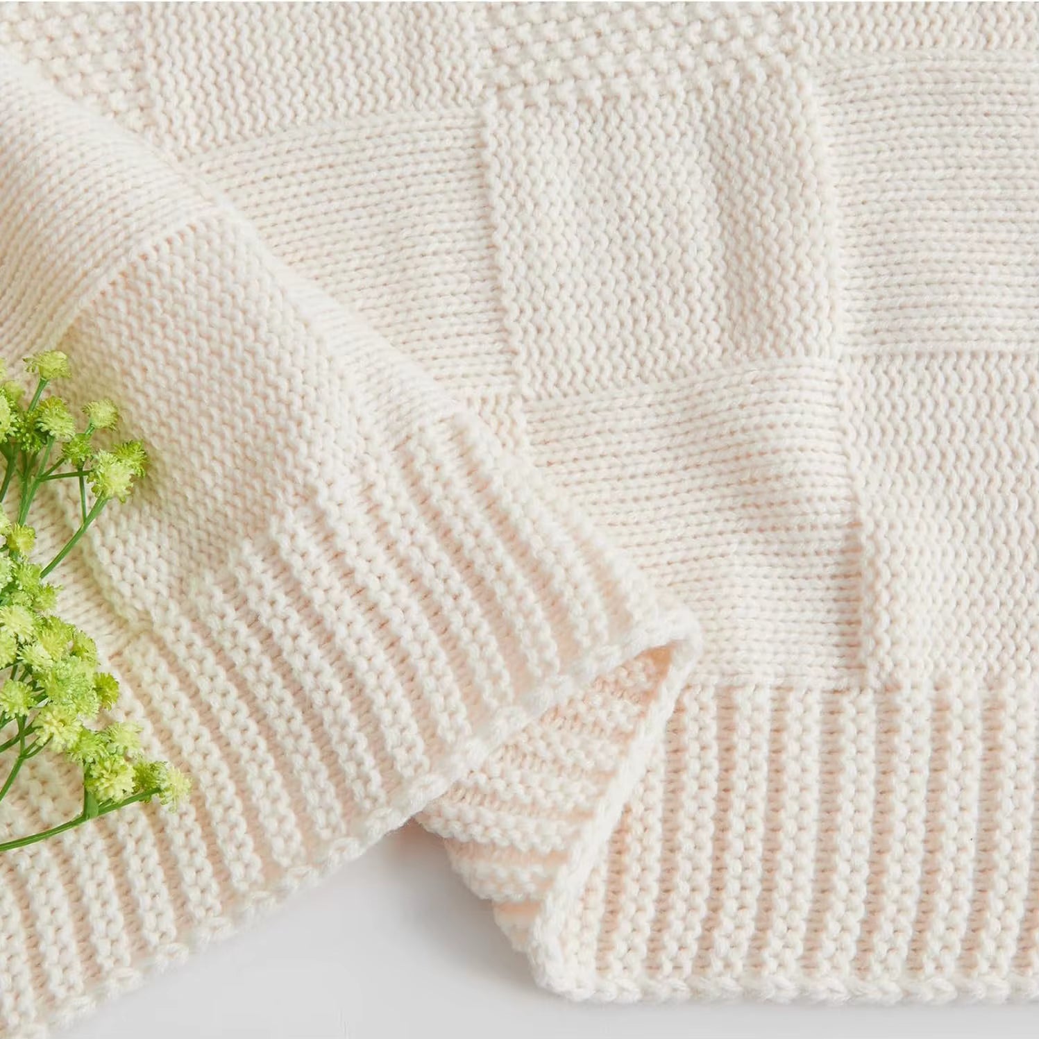 Skandinavisk Filt med Rutigt Mönster 130x160cm – Handtvättbar & Mysig Allsäsongspläd