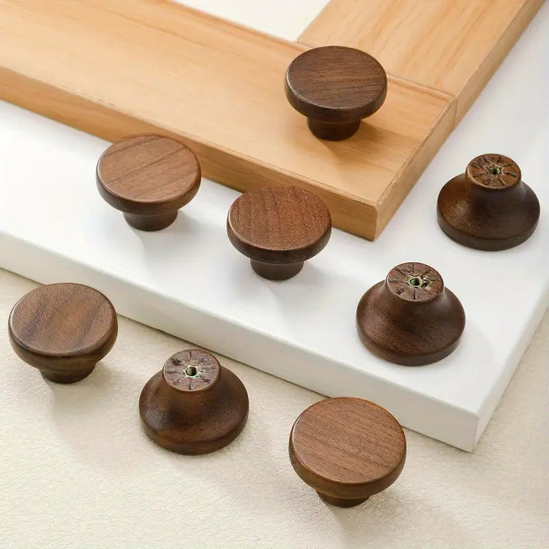 Skåpsknoppar i valnötsträ - skåpsbeslag