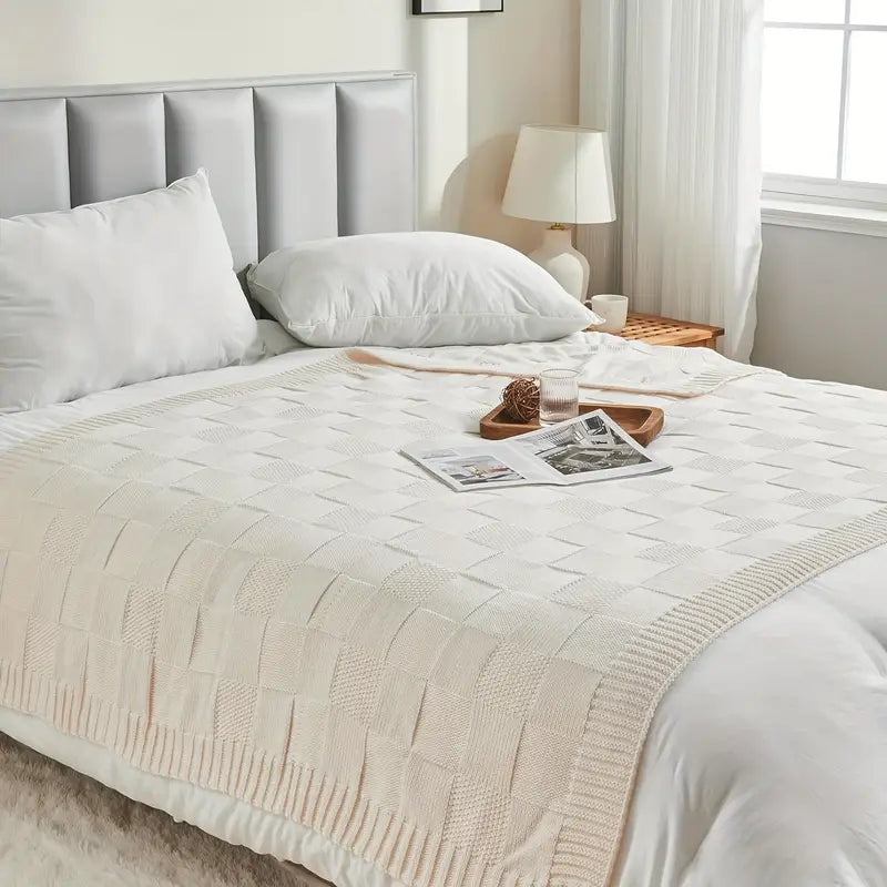 Skandinavisk Filt med Rutigt Mönster 130x160cm – Handtvättbar & Mysig Allsäsongspläd